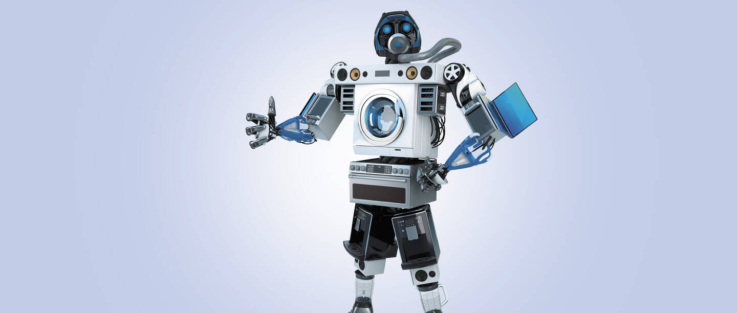 Een robot gebouwd van oud elektronisch afval geeft de duimen omhoog 